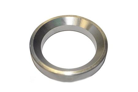 Кольцо манжеты пер. ступицы на кулак поворотный 6520 / Машдеталь (6520-3103050)(КП0489)