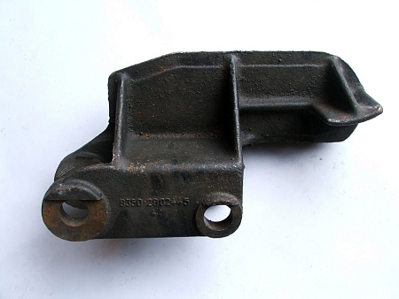 Кронштейн под дышло левый / Аналог (8350-2902445)(КП0221)