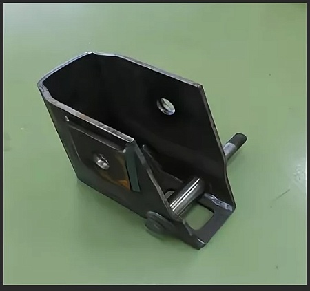 Кронштейн рессоры правый ( выс-260 мм) (9746Н291244091)(пр0432)